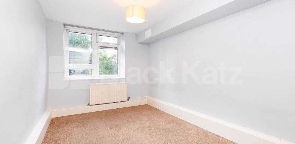 			4 BEDROOMS PLUS LOUNGE! , 4 Bedroom, 1 bath, 1 reception Flat			 Dormans Way, SWISS COTTAGE